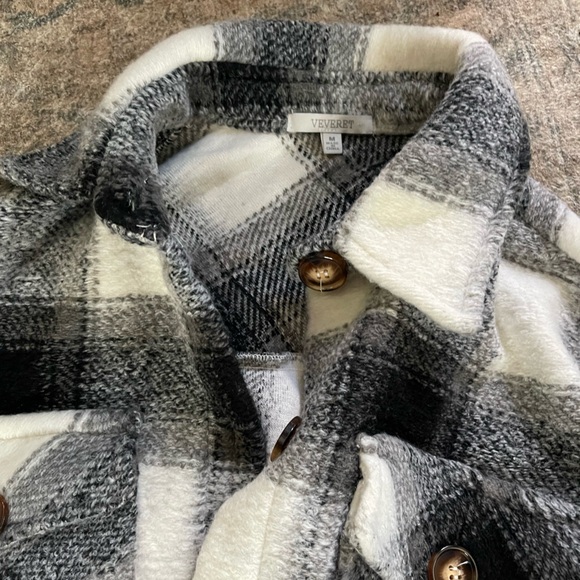 NWOT Love Olive Co. Fall Flannel Checker Coat - Picture 5 of 8